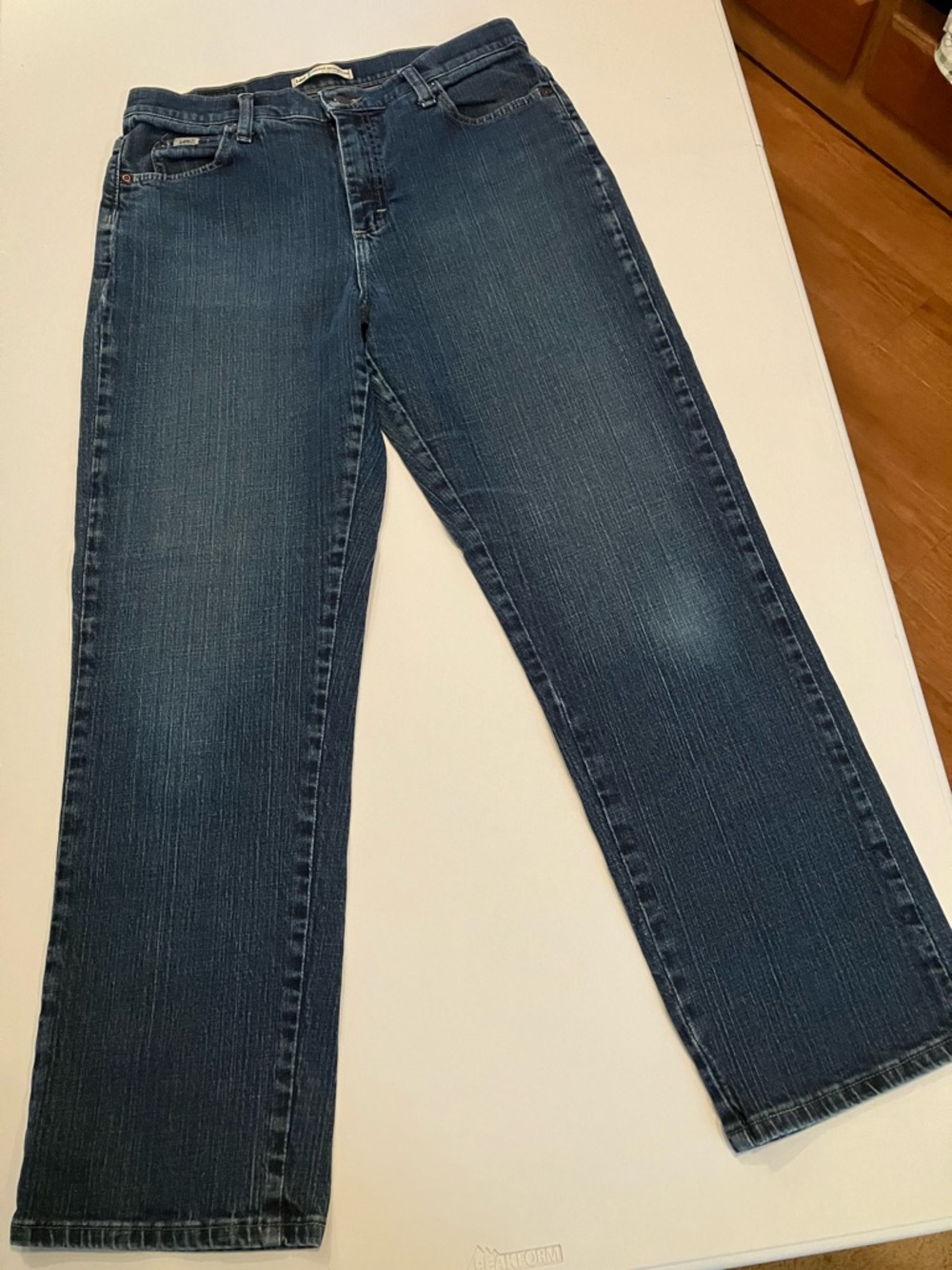 Lee Relaxed Straight-Leg Jeans in Dark Blue‎ Wash women’s size 10 Short